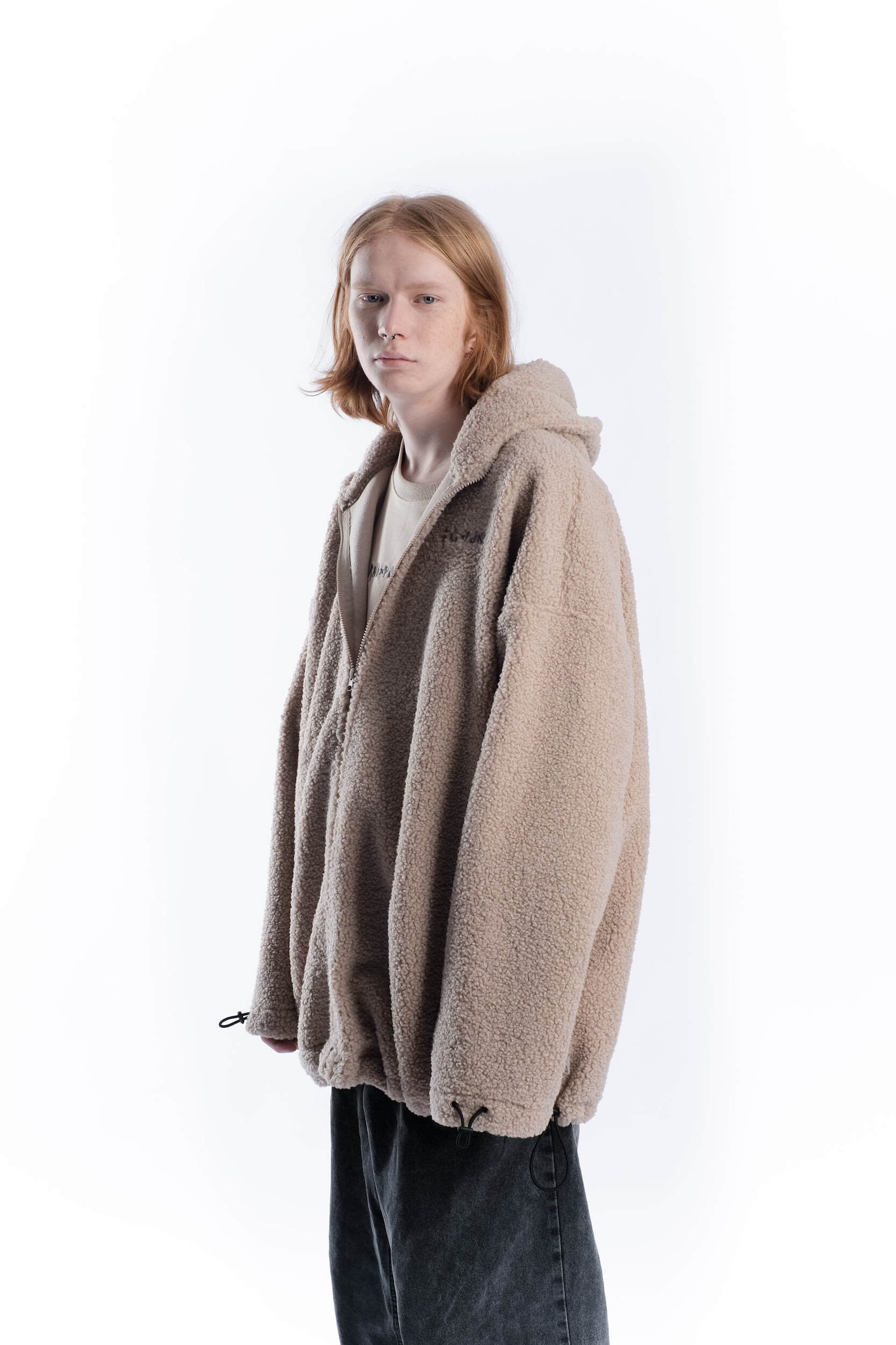<p>An excellent oversized zip-up hoodie. It has a very soft and pleasant sherpa texture, stylish design, and adjustable drawstrings on the sleeves and bottom. It can be unzipped when it's hot, and in spring, it can serve as a substitute for a windbreaker.</p><p>Composition: 20% cotton 80% polyester</p>